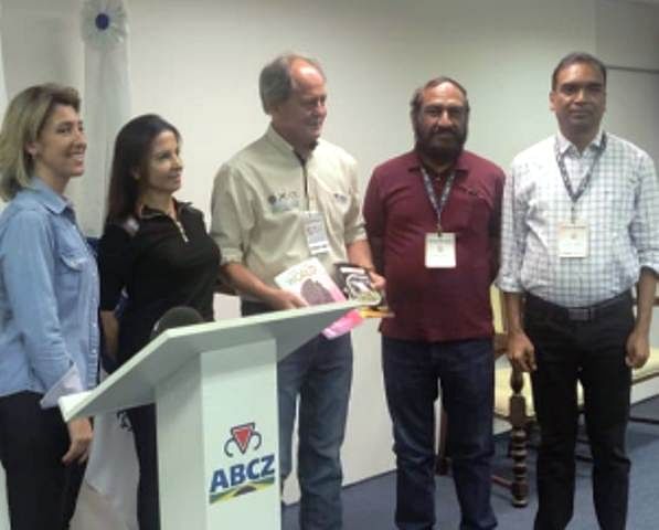 President ABCZ introduced Agriculture World and Book Zebu in the World to the International Press