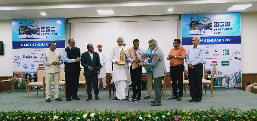 We are glad to inform you that the Founder and Editor-in-chief of Krishi Jagran, Mr. M.C. Dominic was awarded the prestigious ‘Sardar Vallabbhai Patel’ National Krishi Jeevan Gaurav Puraskar 2019 for his immense contribution in Agriculture Journalism by H.E. Governor of Gujarat Archarya Devvrat on 7th September 2019 (Saturday) in Gandhi Nagar, Gujarat.