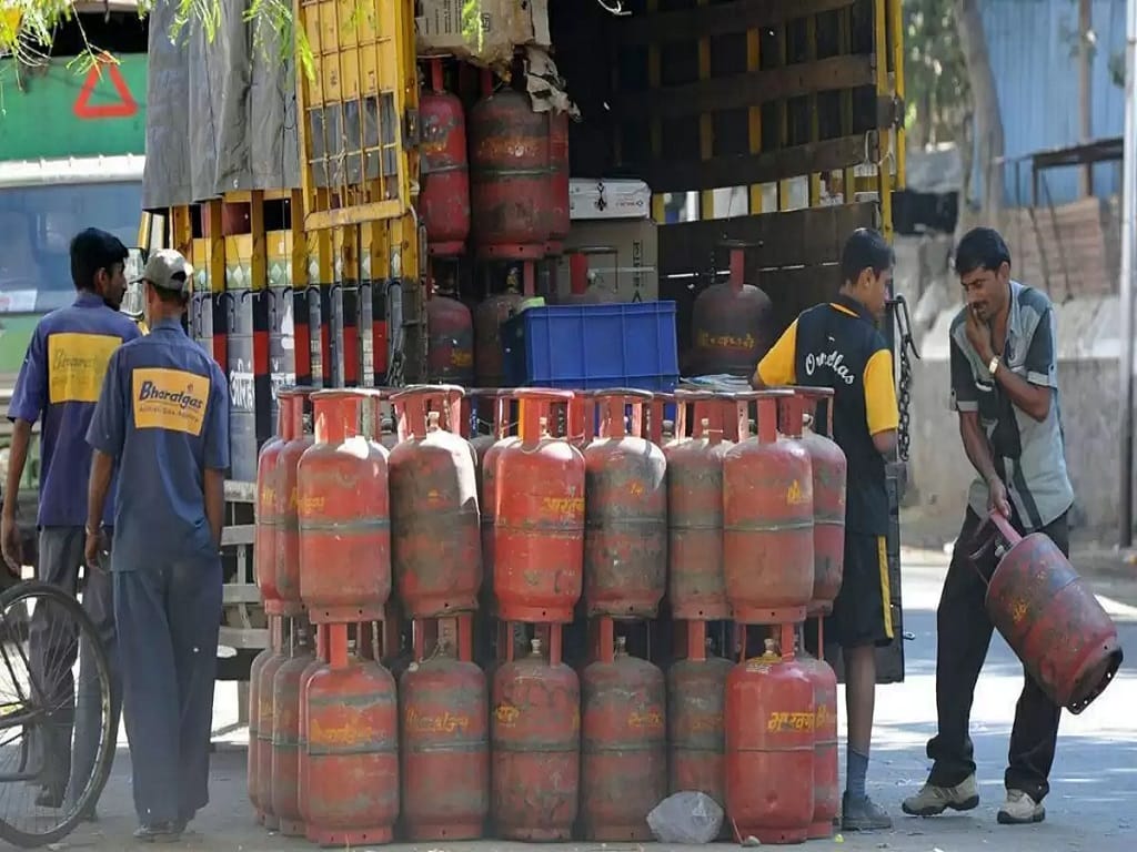 Price of Domestic LPG Cylinder Increases By Rs 50 from Today; Check New ...
