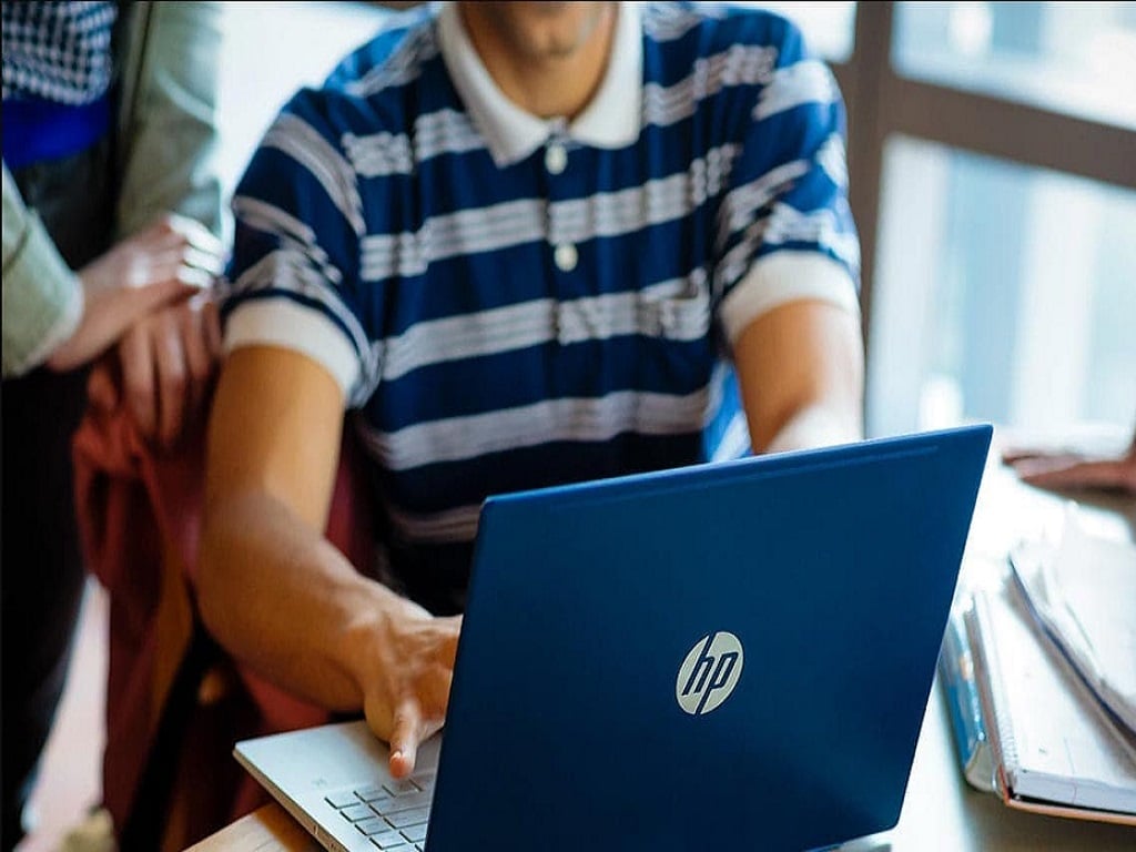 PIB Fact Check! No Free Laptops for Students, Government Denies Rumours