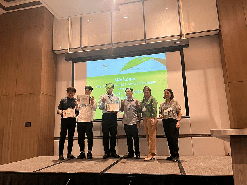 Participants on stage with their certificates.