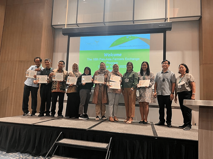 Participants took to stage to pose with their certificates.