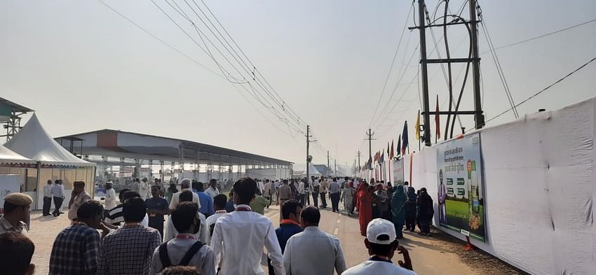 Participants entering the PM Kisan Samman Sammelan & Agri Startup Conclave and Exhibition 2022