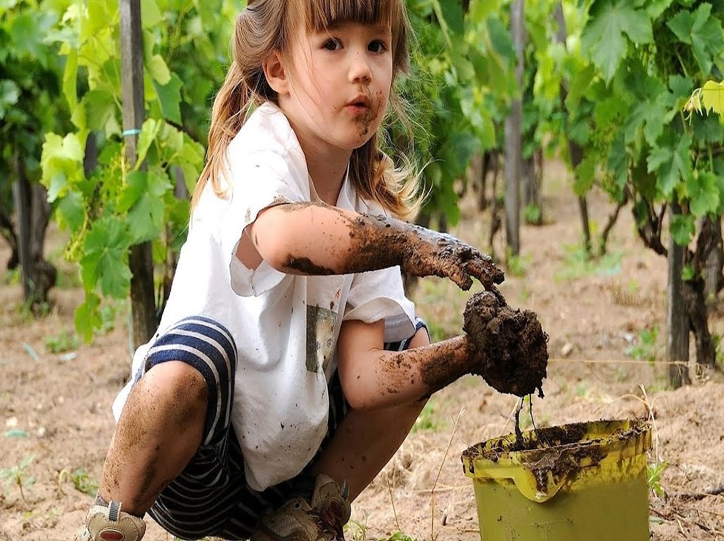 why-do-kids-eat-soil-and-how-to-stop-it