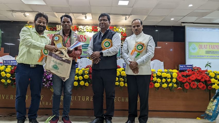 DAY 2: OUAT Farmers’ Fair 2023:  Vice Chancellor PK Roul felicitates farmers for their contributions to the agriculture sector. Here’re some glimpses..