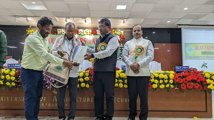 DAY 2: OUAT Farmers’ Fair 2023:  Vice Chancellor PK Roul felicitates farmers for their contributions to the agriculture sector. Here’re some glimpses..