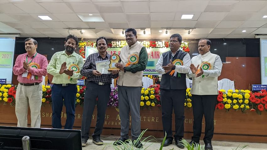 DAY 2: OUAT Farmers’ Fair 2023:  Vice Chancellor PK Roul felicitates farmers for their contributions to the agriculture sector. Here’re some glimpses..