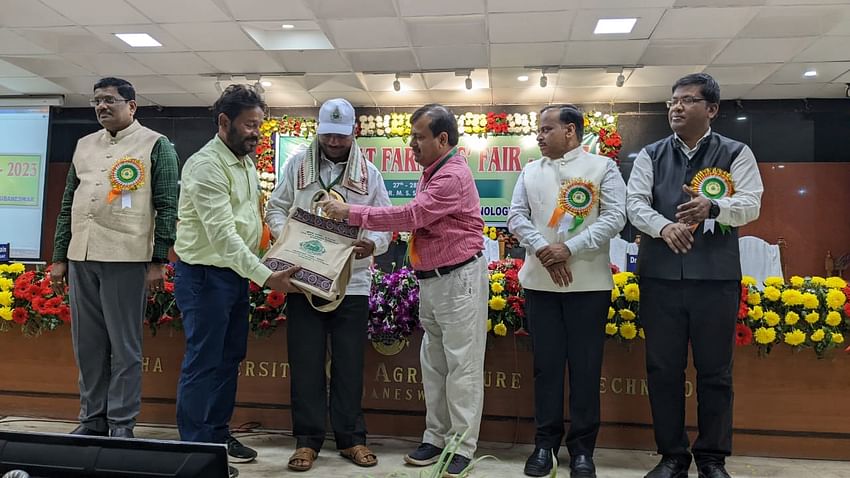 DAY 2: OUAT Farmers’ Fair 2023:  Vice Chancellor PK Roul felicitates farmers for their contributions to the agriculture sector. Here’re some glimpses..