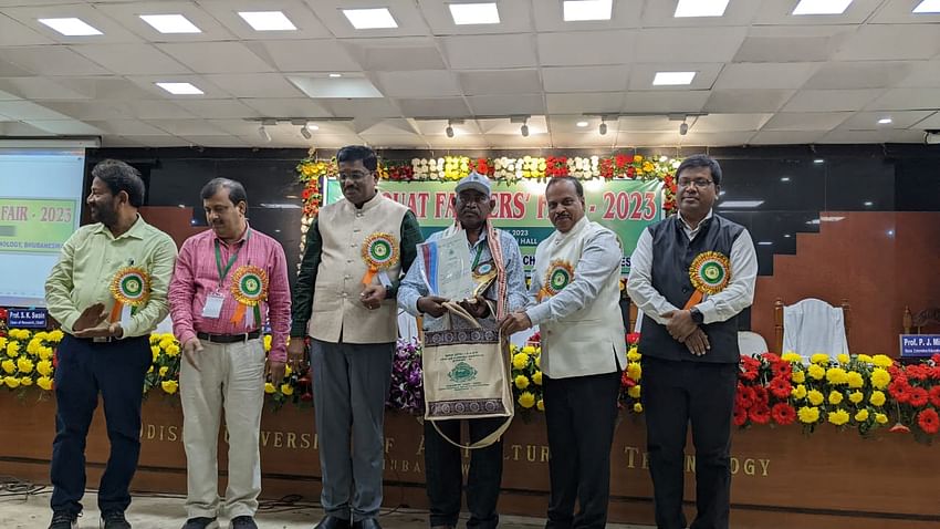 DAY 2: OUAT Farmers’ Fair 2023:  Vice Chancellor PK Roul felicitates farmers for their contributions to the agriculture sector. Here’re some glimpses..