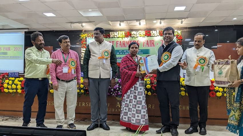 DAY 2: OUAT Farmers’ Fair 2023:  Vice Chancellor PK Roul felicitates farmers for their contributions to the agriculture sector. Here’re some glimpses..