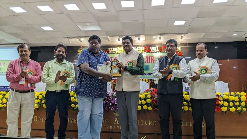 DAY 2: OUAT Farmers’ Fair 2023:  Vice Chancellor PK Roul felicitates farmers for their contributions to the agriculture sector. Here’re some glimpses..