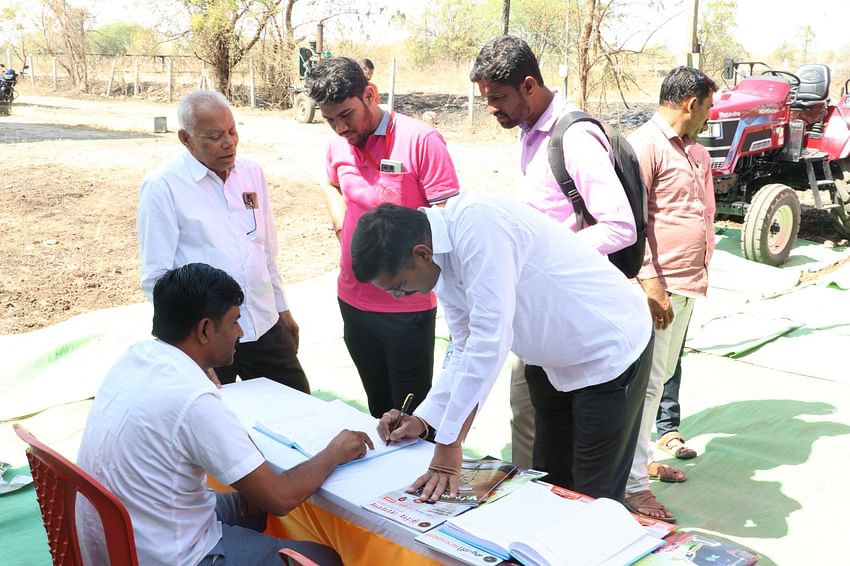 Horticulture Millionaire Farmers Honored at the 'MFOI Samridh Kisan Utsav' Held in Solapur